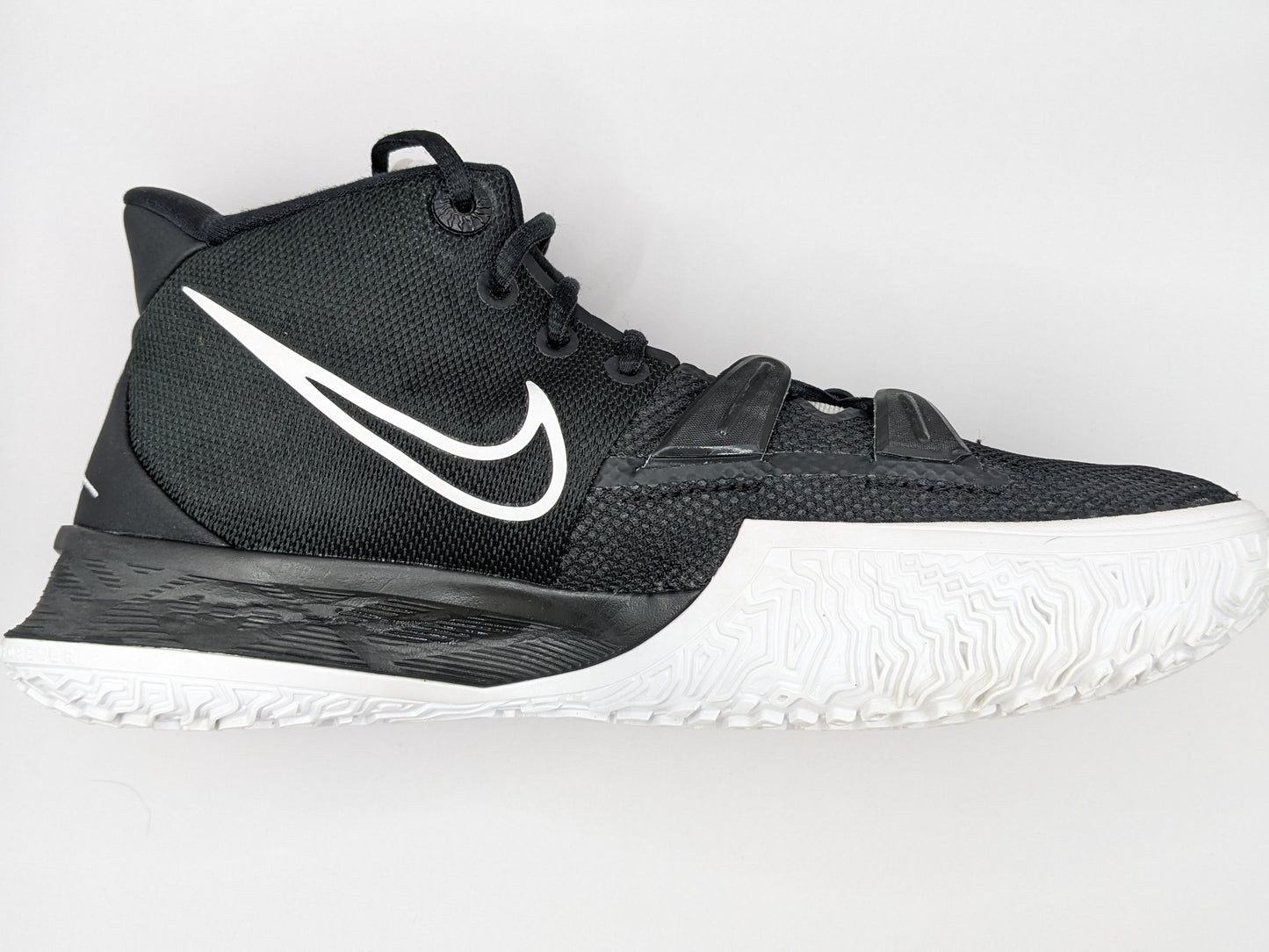 Kyrie 7 TBBlack White Swoosh. 26.5mx.    🌀estado impecable🌀