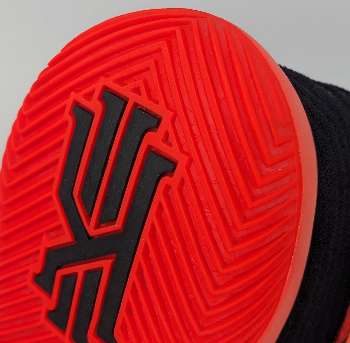 Nike Kyrie 2 Inferno. 27.5mx/9.5us . estado impecable